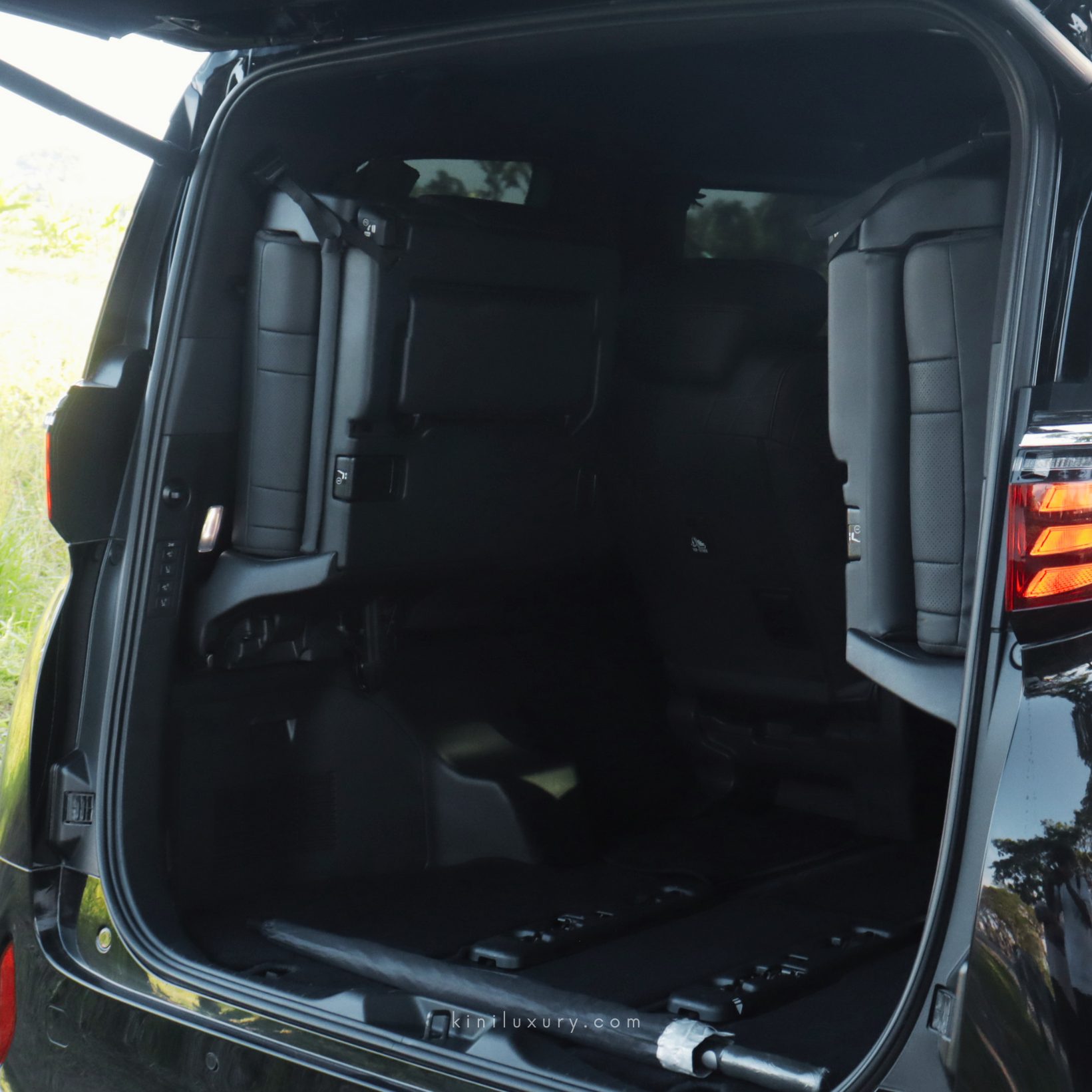 Toyota Alphard Hybrid — 11