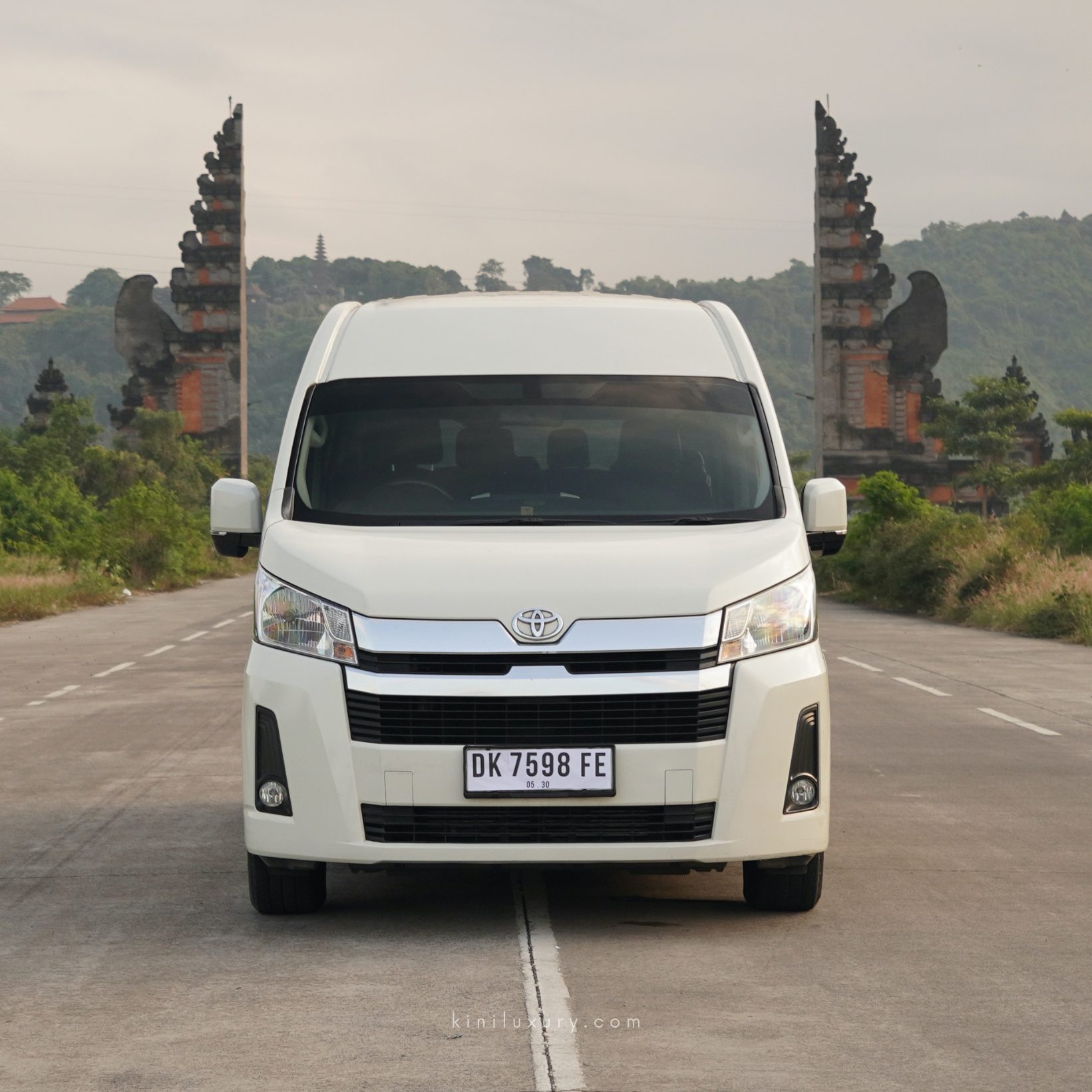 Toyota Hiace Premio
