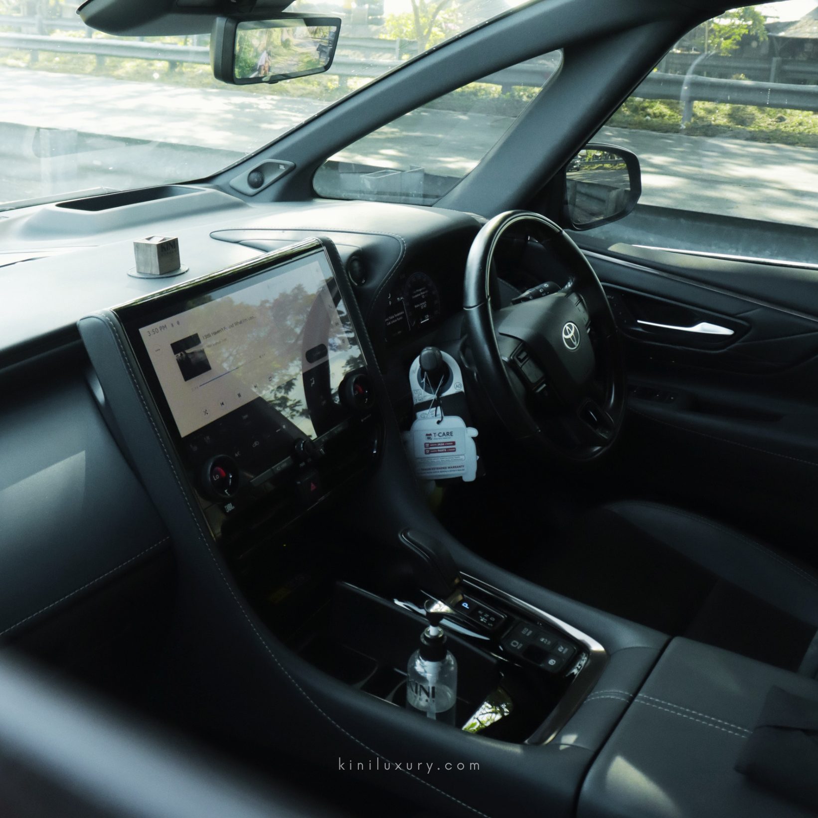 Toyota Alphard Hybrid — 6