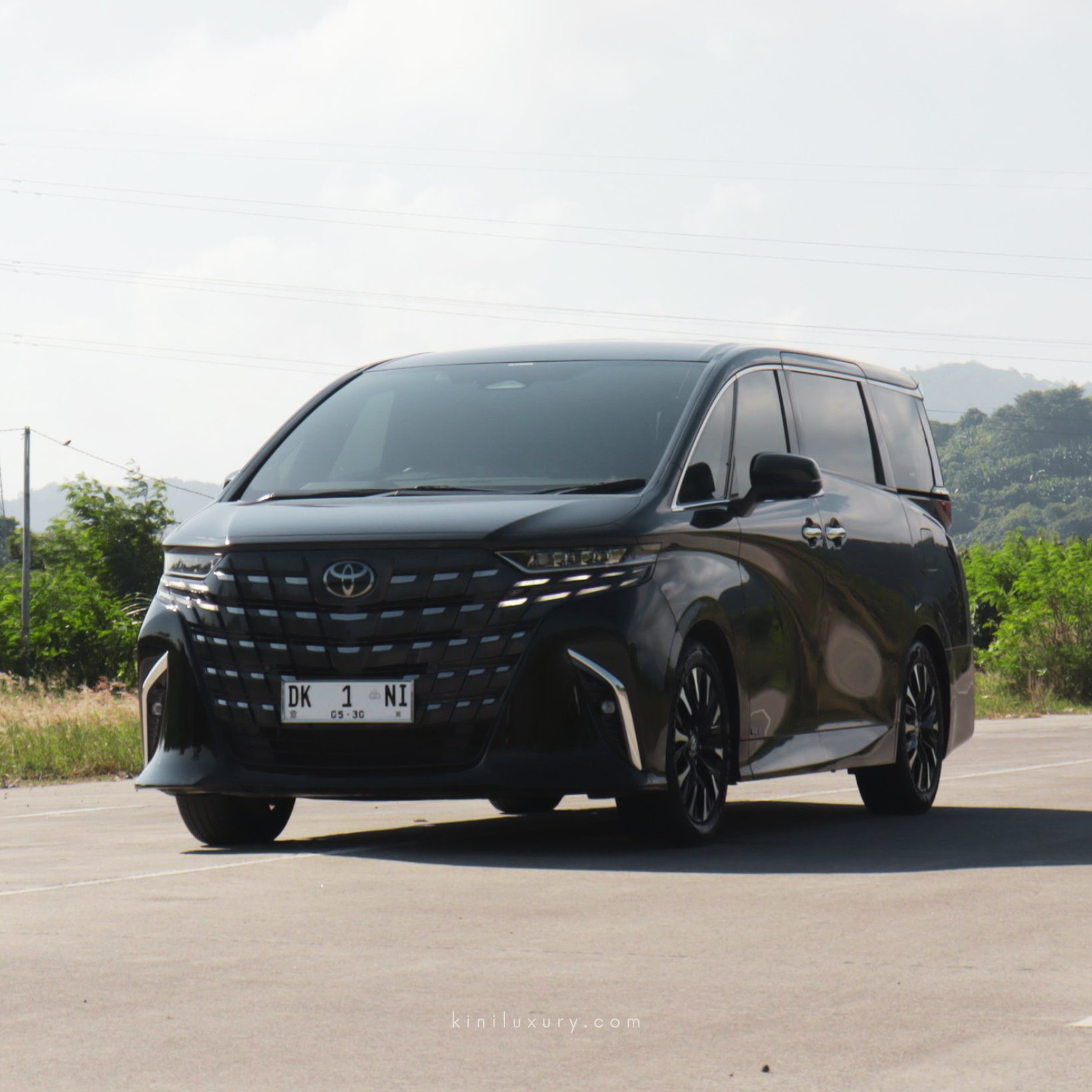 Toyota Alphard Hybrid — 2