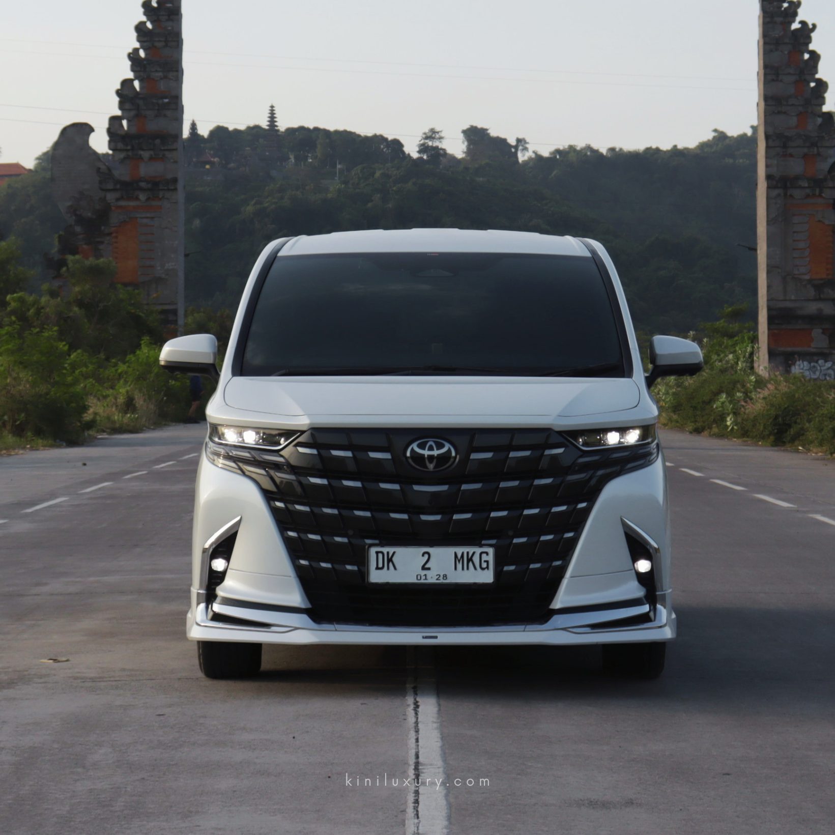 Toyota Alphard Hybrid — 1