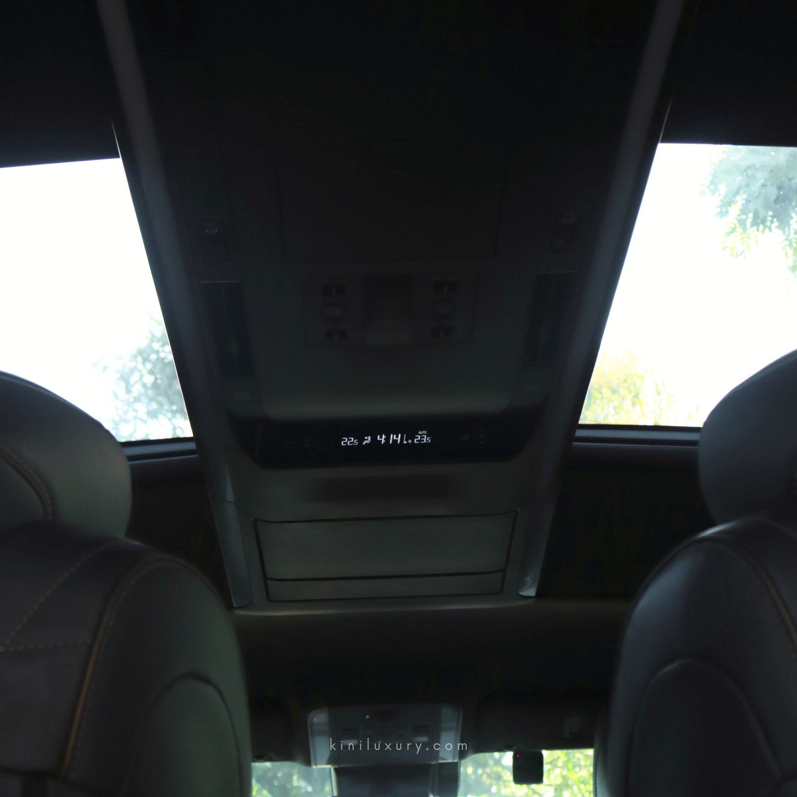 Toyota Alphard Hybrid — 11