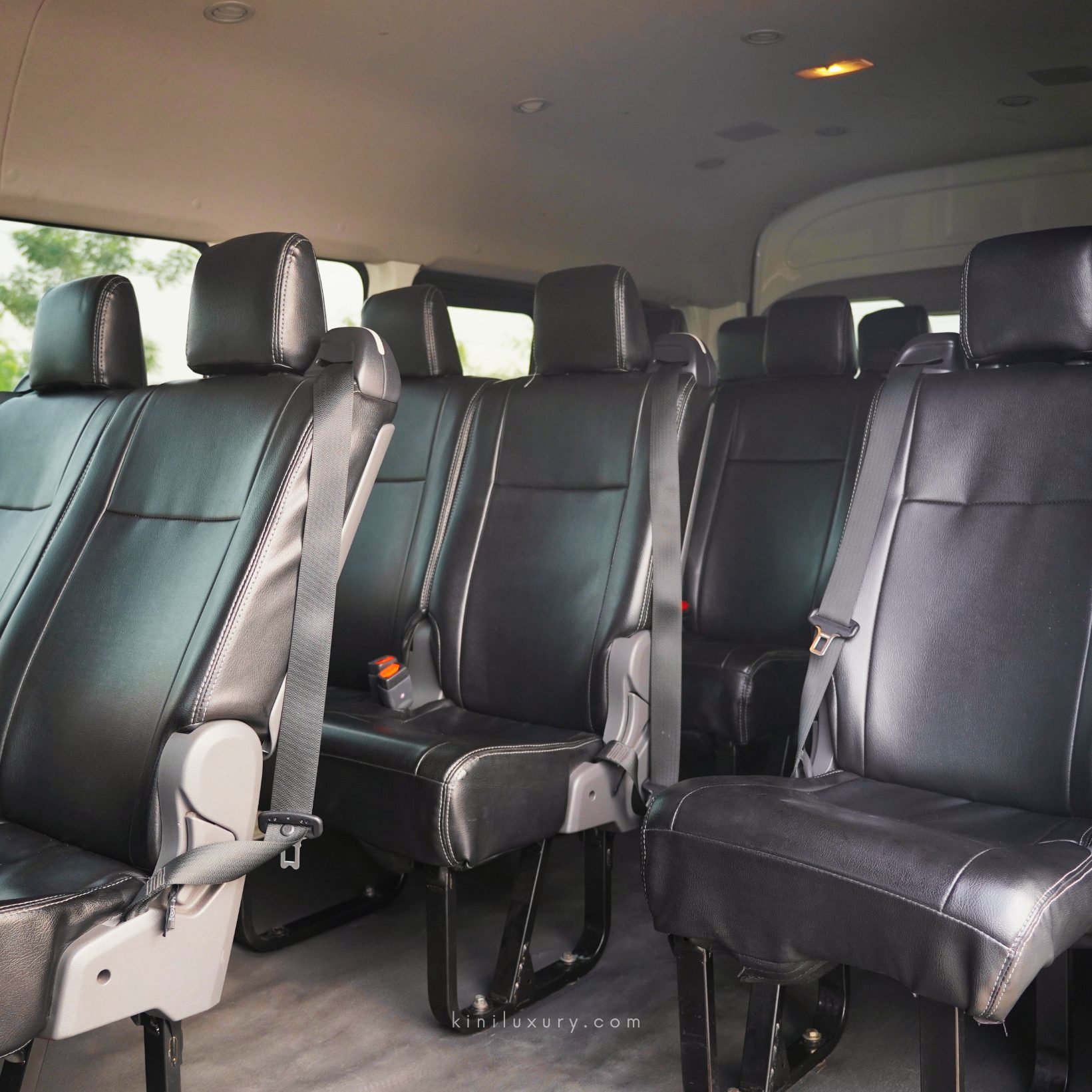 Toyota Hiace Premio — 11