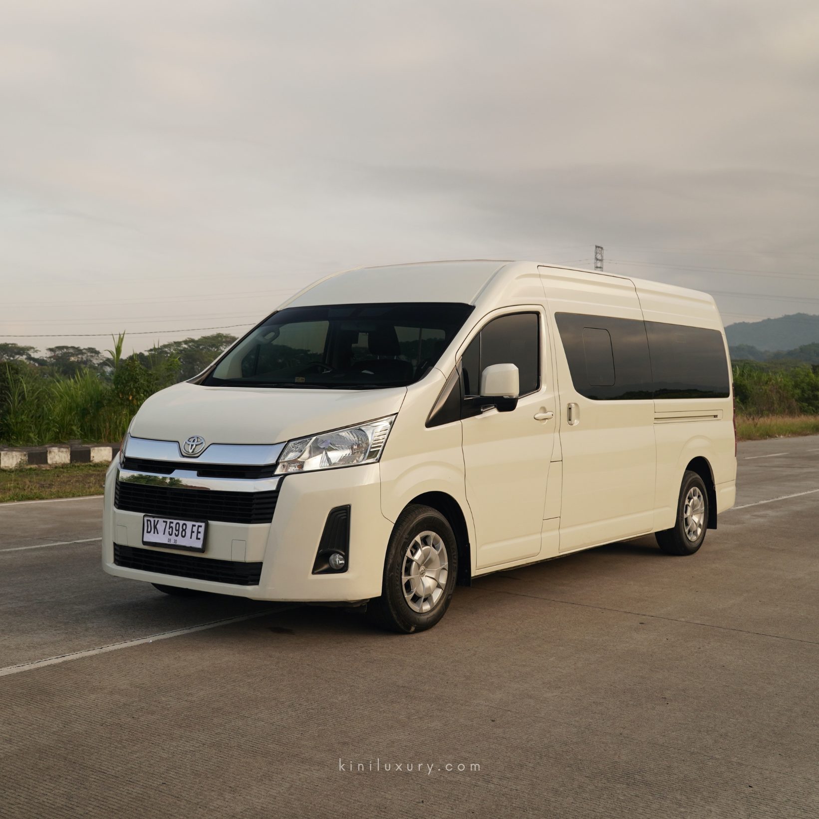 Toyota Hiace Premio