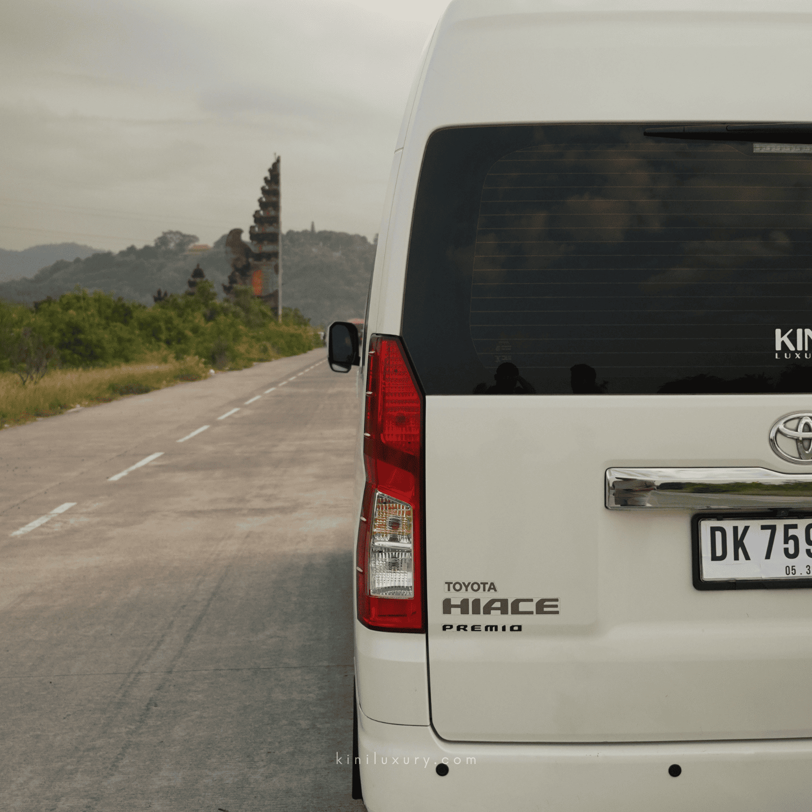 Toyota Hiace Premio — 7