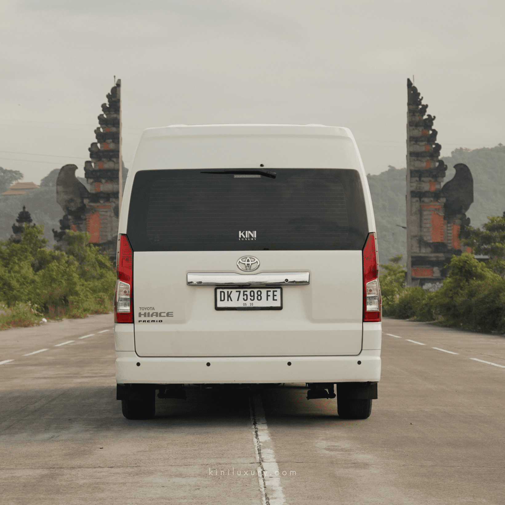 Toyota Hiace Premio — 6