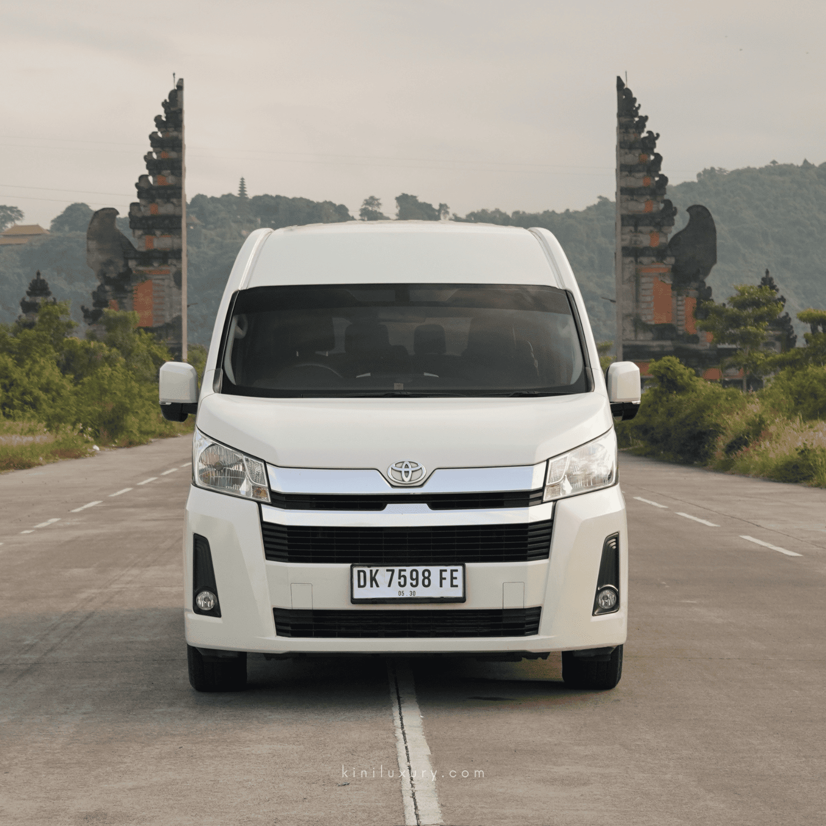 Toyota Hiace Premio