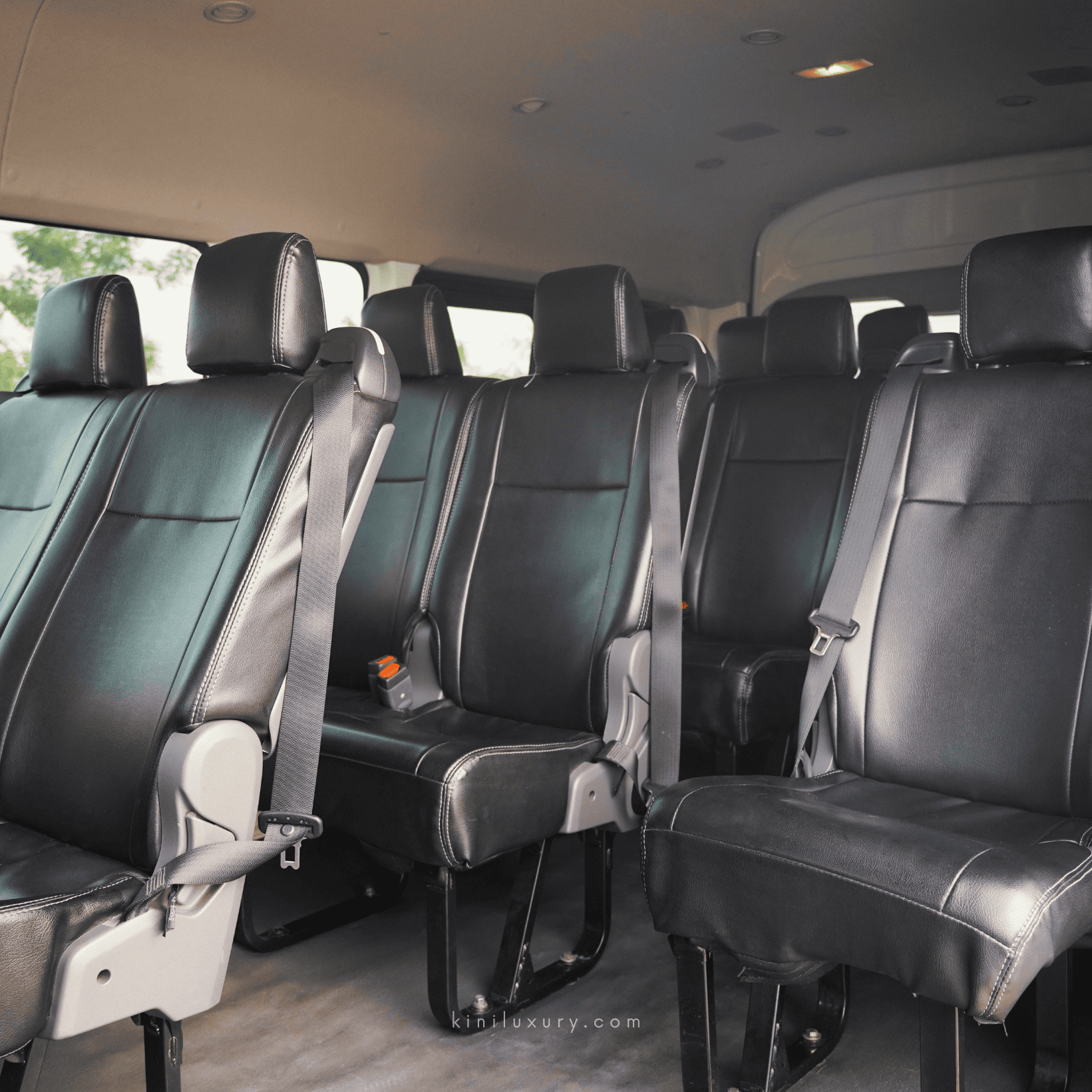 Toyota Hiace Premio — 12
